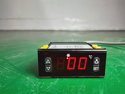 Équipement de réfrigération industriel réglable avec double étanchéité du coussin d'air et roues universelles de haute résistance 12