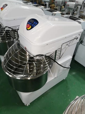 Capacité 80L mélangeur en spirale 17,8 tours par minute Vitesse du réservoir Équipement de cuisson de restauration rapide