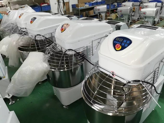 Capacité 80L mélangeur en spirale 17,8 tours par minute Vitesse du réservoir Équipement de cuisson de restauration rapide