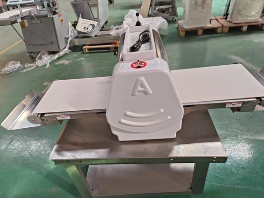Machine à pressage de pâte à rouleaux de 370 mm pour restaurant 1ère phase 0,4 kW Puissance 2,5 kg Poids de roulement