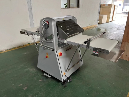 Puissante machine à pressage de pâte 6,5 kg Poids maximal de la pâte 220V Équipement de cuisine