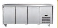 Refroidissement à l'air en acier inoxydable GN1/1 3 portes Table de travail réfrigérateur Température de 2 à 8 °C Unité de réfrigération
