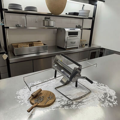Rouleau de laminage de pâte à pizza commercial | Machine de boulangerie industrielle pour toutes sortes de pâte à pizza (mélange de farine de maïs/noix/lait)